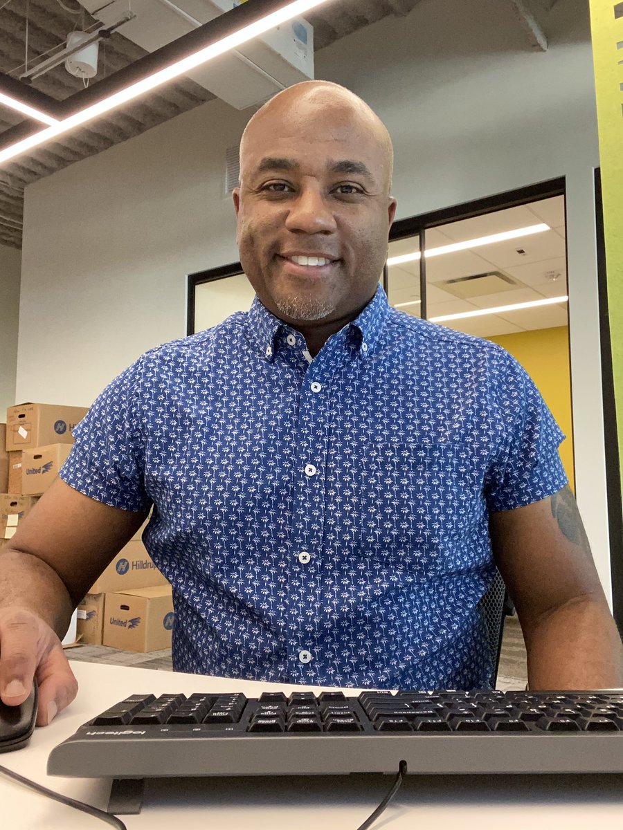 maXolo_travel's tweet photo. Solo working in the office today with a skyline view! First day working in the Charlotte office! #maxolo #Charlotte #UptownCharlotte #werk https://t.co/ySrlC4GU1U