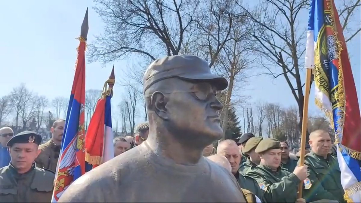 JelenaMKandic's tweet photo. General #BožidarDelić razboleo se od raka pre 10 godina.
Ovo su fotografije od pre godinu i po sa sahrane #AlbertAndiev.
General je bio teško bolestan, ali se junački držao.
Zvaničnu verziju može da potvrdi njegova ćerka @sjaoming kao i borci iz herojske odlikovane #549mtb. https://t.co/hofalrQaTi