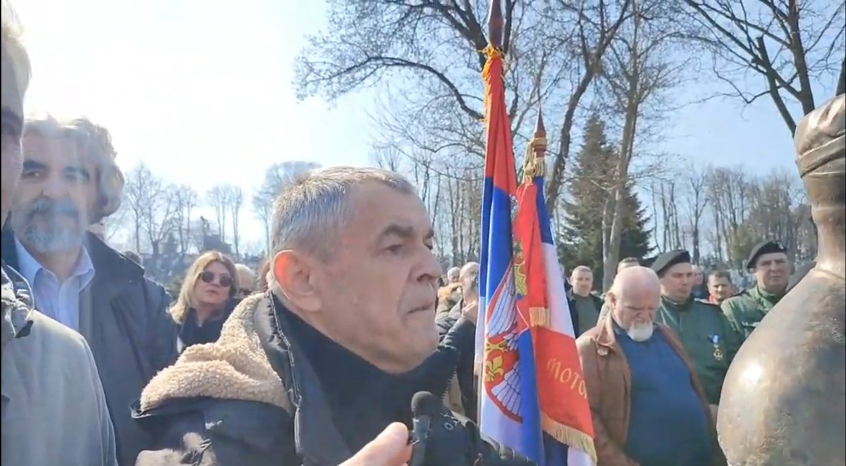 JelenaMKandic's tweet photo. General #BožidarDelić razboleo se od raka pre 10 godina.
Ovo su fotografije od pre godinu i po sa sahrane #AlbertAndiev.
General je bio teško bolestan, ali se junački držao.
Zvaničnu verziju može da potvrdi njegova ćerka @sjaoming kao i borci iz herojske odlikovane #549mtb. https://t.co/hofalrQaTi