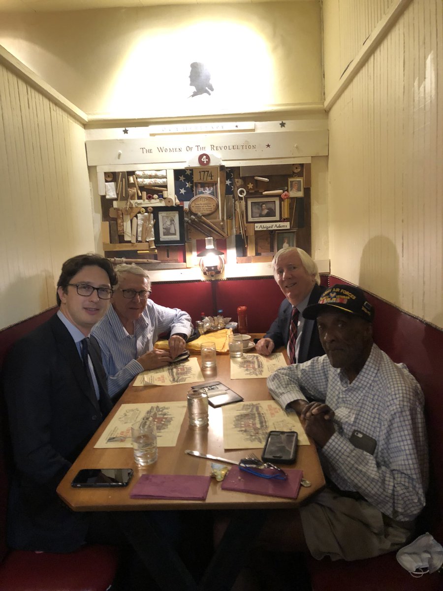 A wonderful farewell lunch at #Boston Oyster House, thank you Alan Hoffman, President of the #Massachusetts Friends of #Lafayette.

It is not every day you have lunch with a 95y old Tuskegee #WWII veteran who fought in #Normandy
🇫🇷🇺🇸