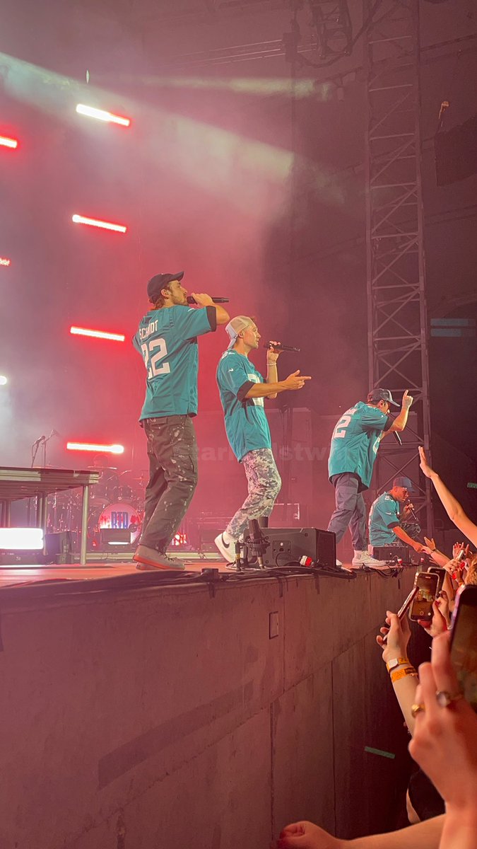 starlordstwin's tweet photo. Hey, I miss you guys. Have fun tonight and take your well deserved break afterwards. Love you forever 💜 
@jamesmaslow @HeffronDrive @TheCarlosPena @1LoganHenderson @bigtimerush https://t.co/Kt88eql6El