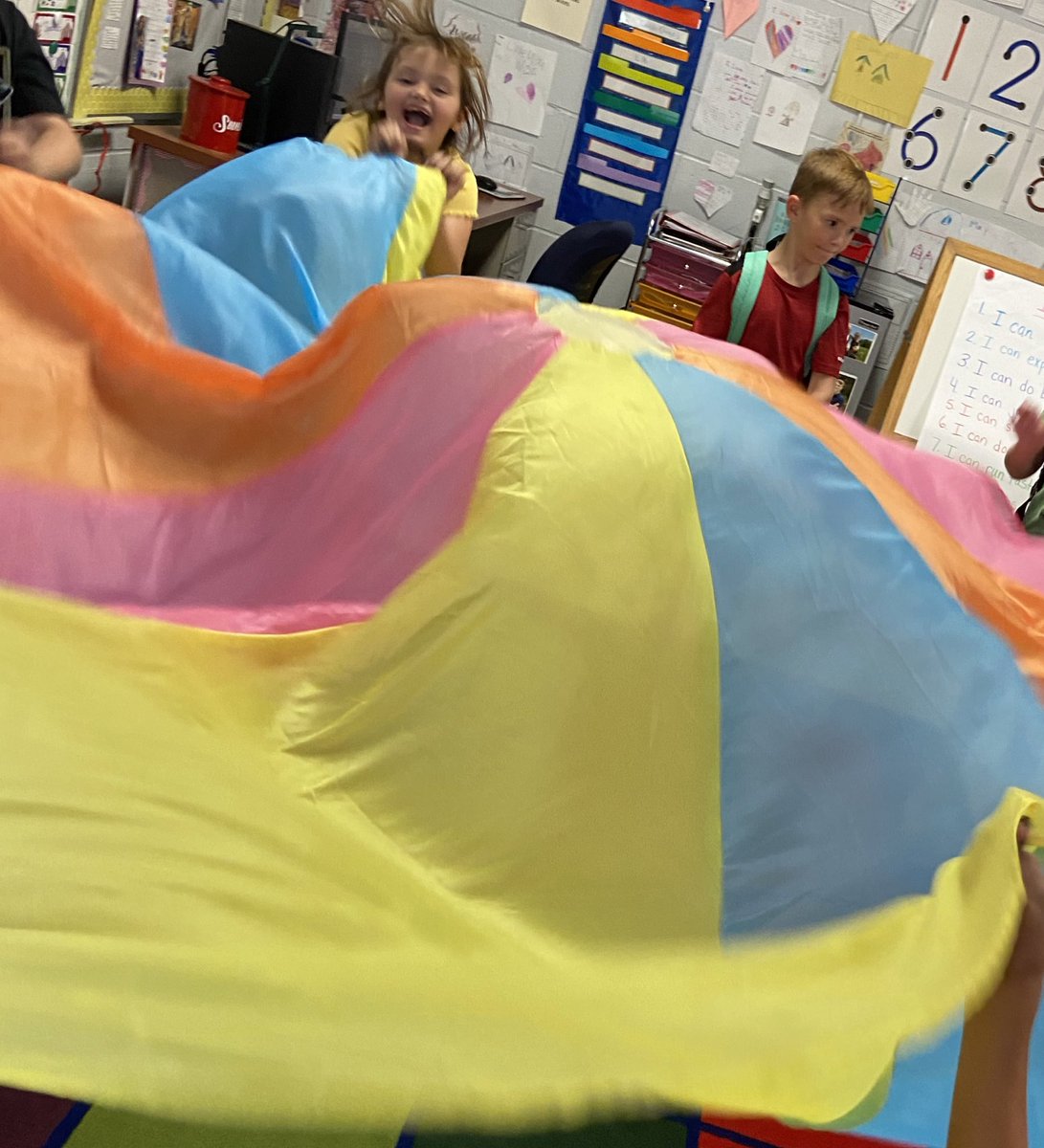 kendra_windsor's tweet photo. Our first Fun Friday of the year included guided drawings, team sight word races, silent ball, and teamwork parachute time😊@North_Tweets #proud2bnorthies #JCSchoolsChampions #jcschoolselemed https://t.co/r3KfosI23A