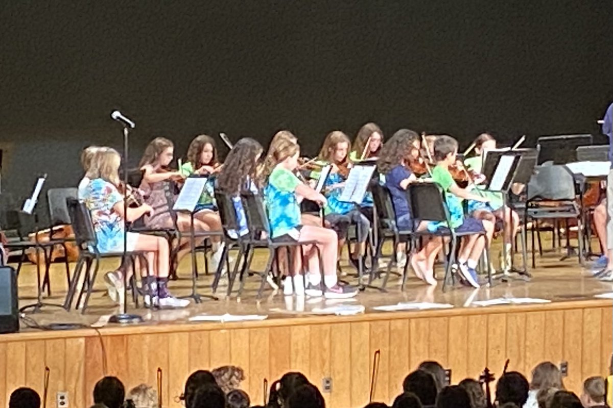 jdbillscnzm's tweet photo. Rising 6th Grade student-musicians - “B Orchestra” brings it from boogie-woogie to The Land of Silver Birch - thanks ⁦@MrsCheney⁩ Great week Wildcats! ⁦@maggiemercer64⁩ ⁦@BernerTracy⁩ ⁦@WGFineArts⁩ ⁦@WestGeneseeCSD⁩ https://t.co/NZ0iW72jU5