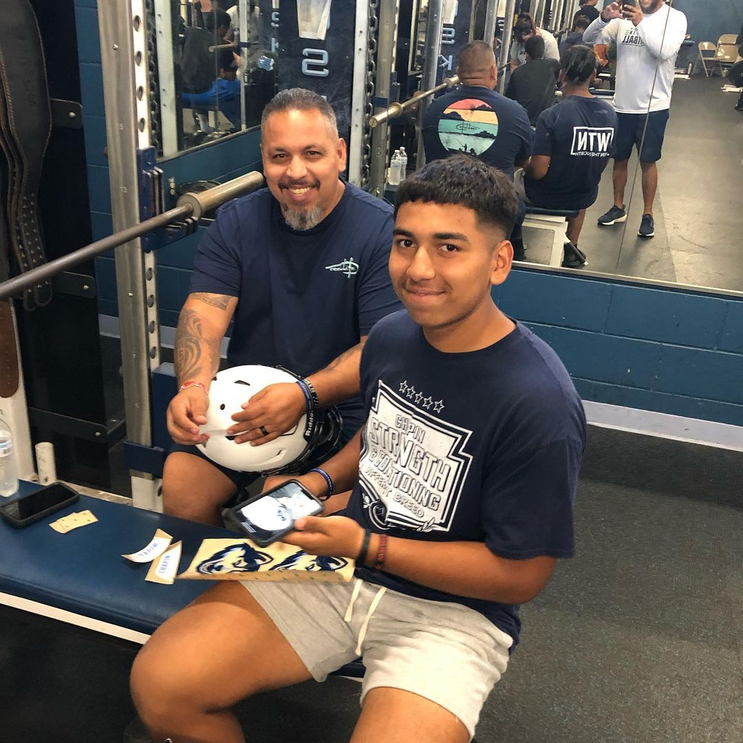 ELPASO_ISD's tweet photo. Decals with Family! π
The Chapin High School student-athletes added new members to their team. Congratulations and best of luck πΊ Huskies! #GoEPISD #EPISDProud @Chapin_HS https://t.co/oOY32lORFs