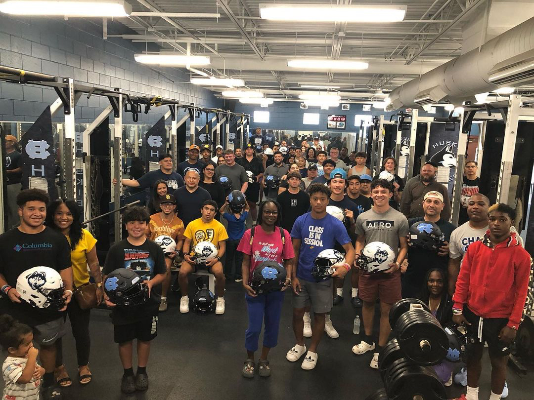 ELPASO_ISD's tweet photo. Decals with Family! π
The Chapin High School student-athletes added new members to their team. Congratulations and best of luck πΊ Huskies! #GoEPISD #EPISDProud @Chapin_HS https://t.co/oOY32lORFs