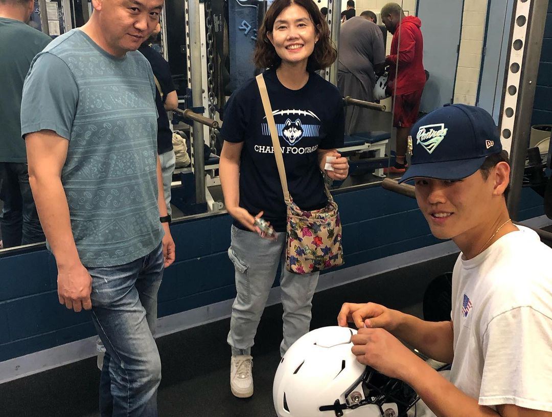 ELPASO_ISD's tweet photo. Decals with Family! π
The Chapin High School student-athletes added new members to their team. Congratulations and best of luck πΊ Huskies! #GoEPISD #EPISDProud @Chapin_HS https://t.co/oOY32lORFs