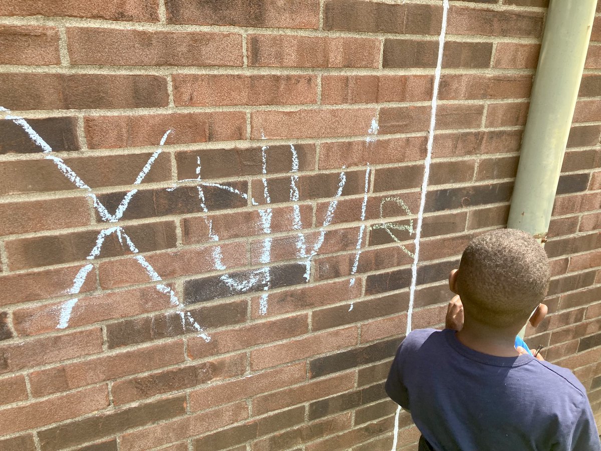 KlondikeMrsParr's tweet photo. @KlondikeBears scholars engaged working on names and letters @MrBoyer134 @APKlondike @KBowmanAIC @inspired_teach1 #janplan https://t.co/satl0u5tP9