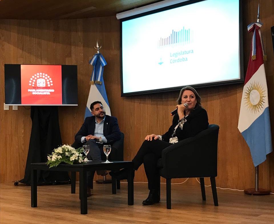 #Panel "Quienes formamos parte del Interbloque Federal cuando discutimos cada tema pensamos también cómo repercute para un país federal en el que los territorios de donde venimos también se vean beneficiados" <a href="/MonicaFein/">Mónica Fein</a>