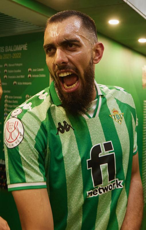 cesarvadi50's tweet photo. Y ER PANDA? OTRA VEZ #MANOLON ? OTRA VEZ @BorjaIglesias9 @RealBetis https://t.co/rzZtzBaIz9