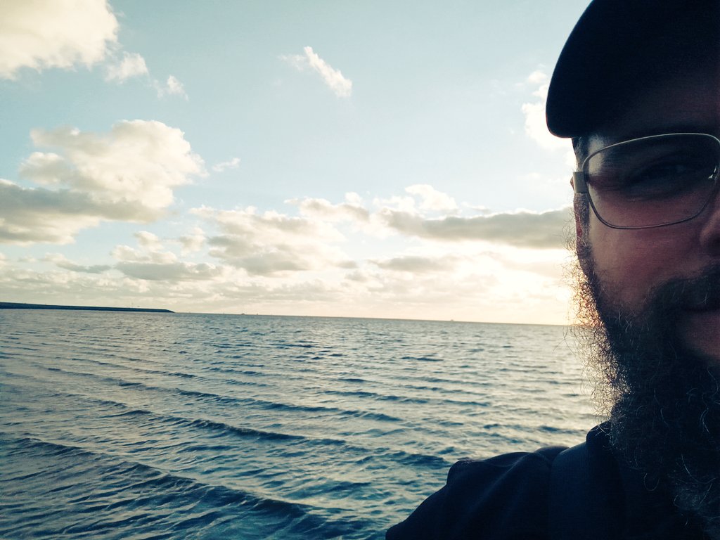 AnimaNull's tweet photo. I just love the ocean and the wind. I am magically dragged into this space. Like as I always have lived there in a different past or life. Kinda crazy. #lifeofagamedev https://t.co/KZWTvyyYk6