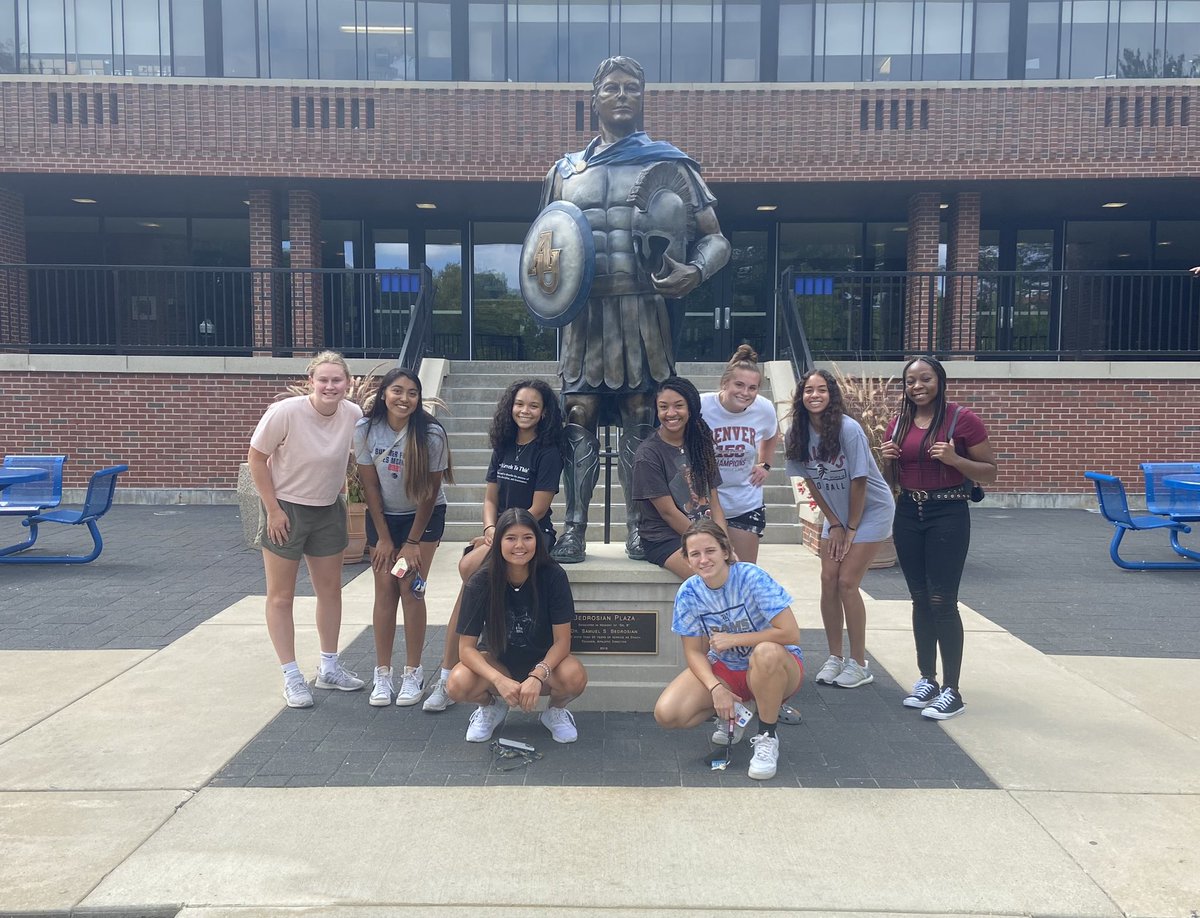 AUSpartanWBB's tweet photo. Look at this crew! Excited to have our freshmen on campus🏀 https://t.co/IxhXlBPk8r