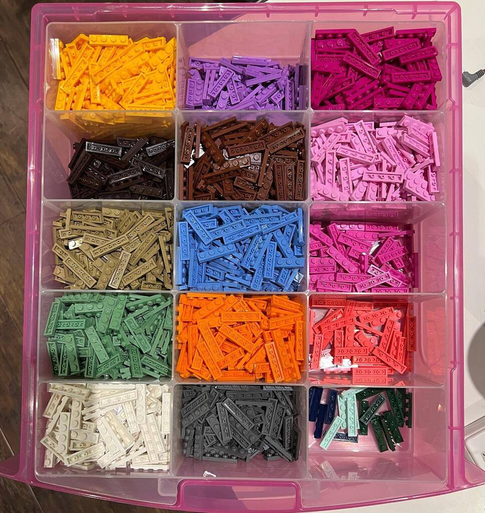 BrickArena's tweet photo. These drawers look great when filled 😍

#bricklink #bricklinkseller #bricklinkstore #brickowl #brickowlstore #legoorganizer #legoorganization #legoorganizing https://t.co/S87i6L06HS https://t.co/UIMExV2ier