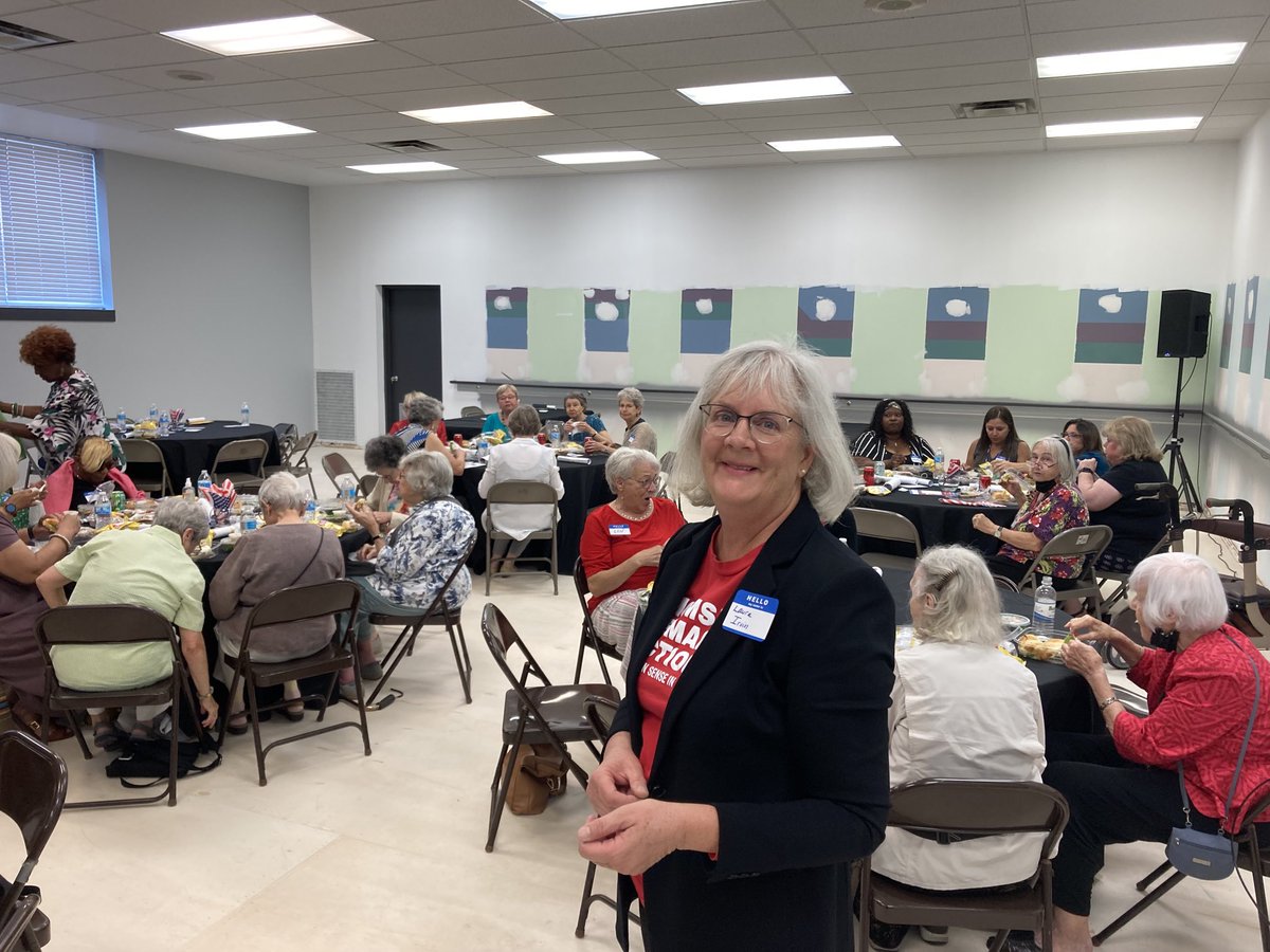 LauraforTexas's tweet photo. .⁦@MomsDemand⁩ volunteer ready to discuss common sense gun legislation with @LWVOhio in Oberlin. #VoteforGunSense #NotOneMore Join Us - text READY to 64433. https://t.co/OHt4e8QhXq