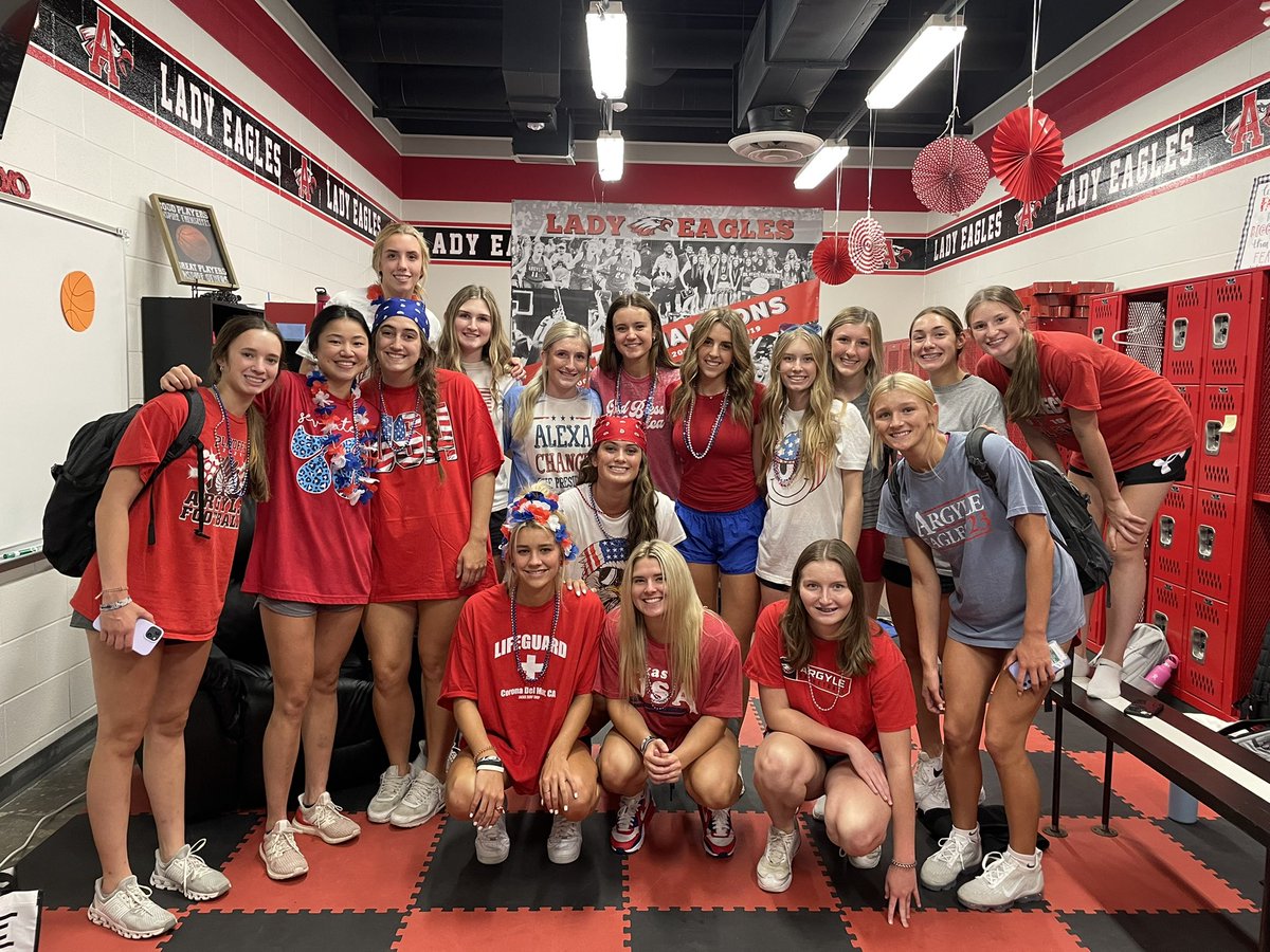 AHSLadyEagles's tweet photo. ✨🇺🇸PARTY IN THE USA🇺🇸✨

Argyle Lady Eagles supporting @argylegridiron in their first home game of the season!🏈Good luck!!👊 #Merica #BeatMelissa 🦅 https://t.co/DbA2SuIBKF