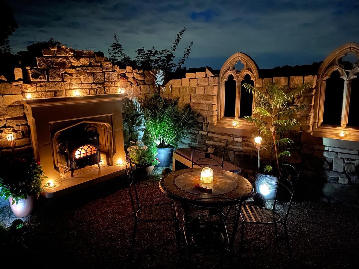 meremarc's tweet photo. So merry nights chilling in the garden 🔥🥂 https://t.co/yOuRIrOaVy