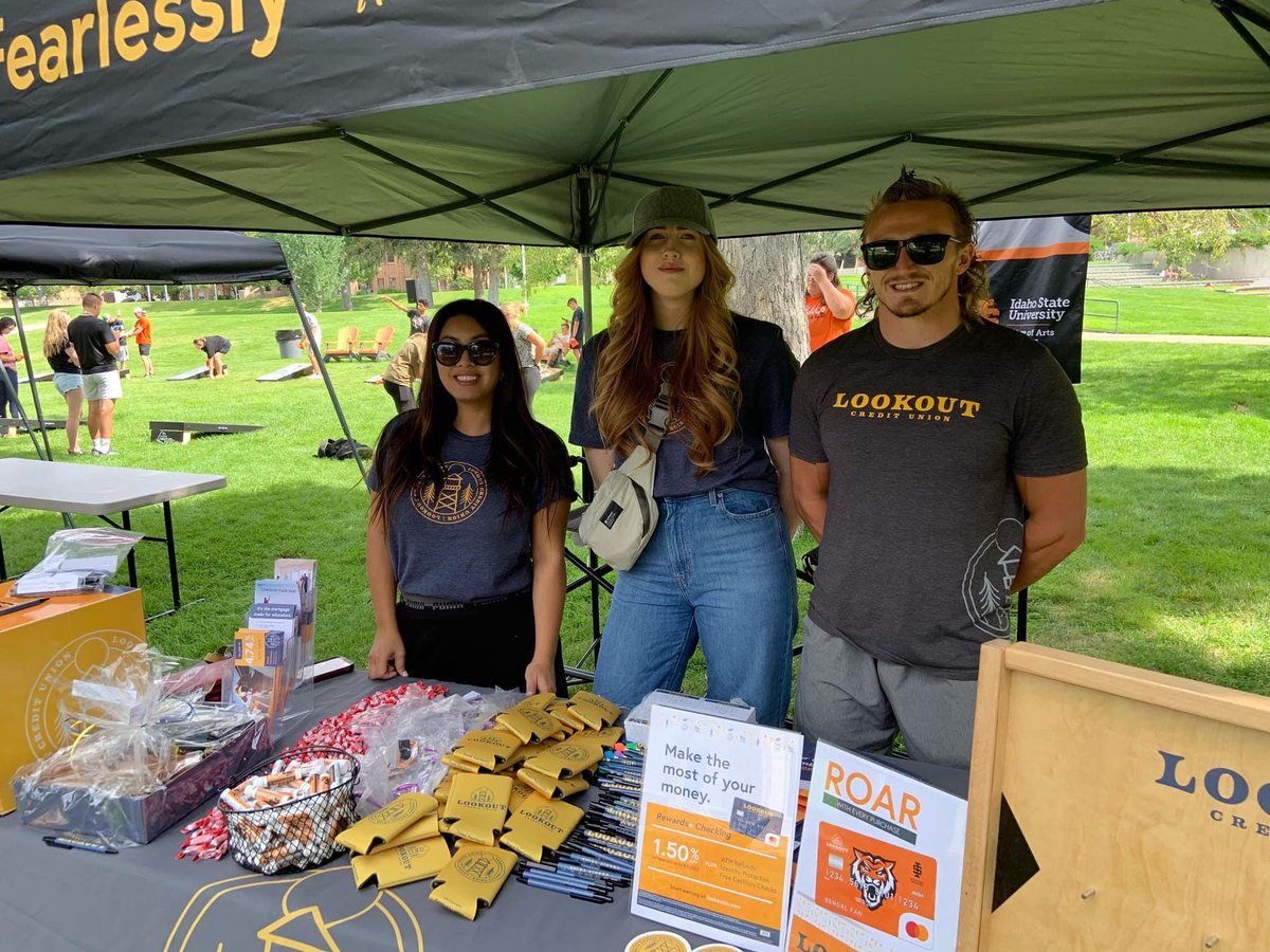 lookoutcu's tweet photo. Itβs been a great day sponsoring the @ISUArtsLetters Cornhole Tournament! We will be on the Quad until 4:00pm, come eat some ice cream to celebrate the end of Idaho State Universityβs Week of Welcome.π§‘ππ―
#lookoutcreditunion #treadfearlessly https://t.co/ARsofwoD5R