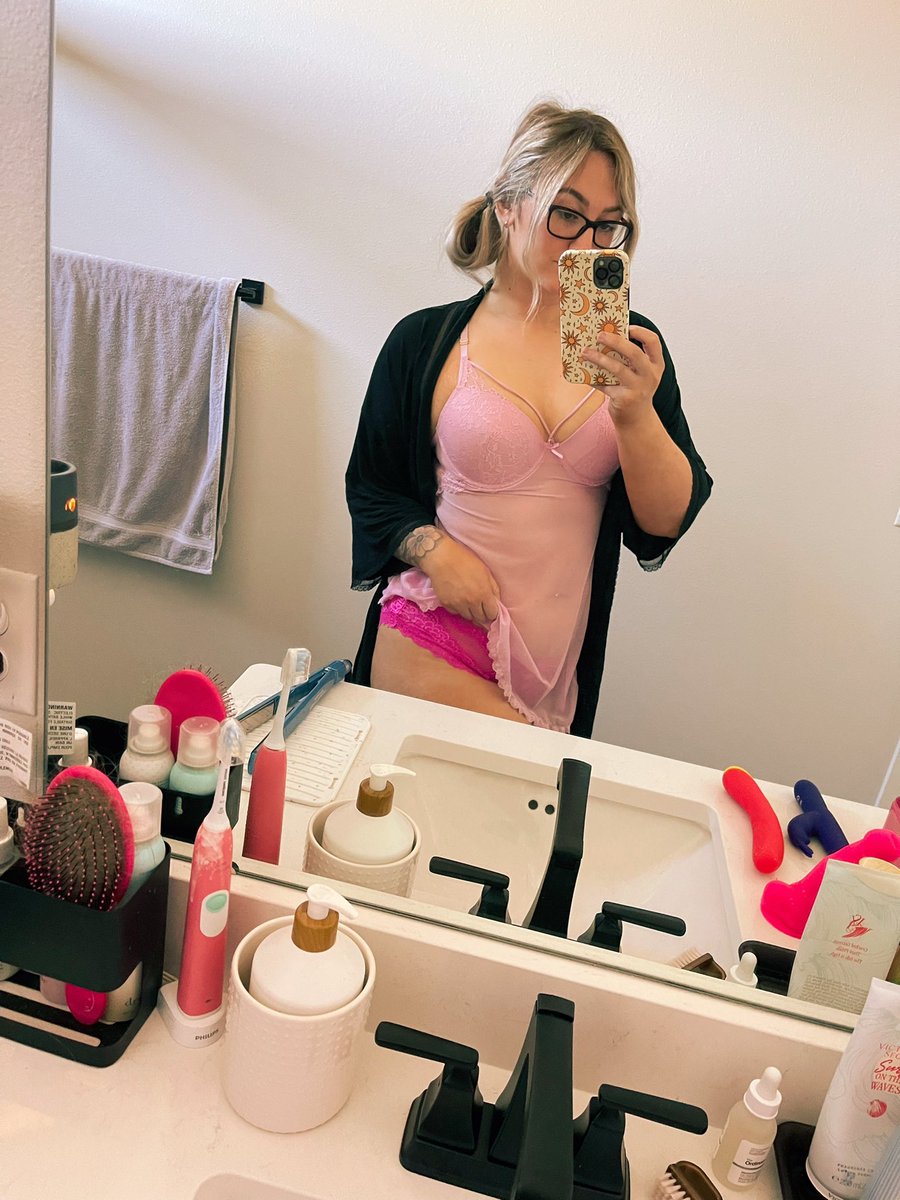 DoeWolfflyj's tweet photo. Babes my Only Fans is FREE now 💖✨ Watch me have some fun in my new little outfit 💖 https://t.co/tiKp2VitkE #onlyfans #onlyfansgirl #onlyfansbabe #onlyfansleaked #onlyfanspromo #onlyfansFree #TalkThatTalk #InternationalDogDay #nsfwtw #nsfwtwt #NSFWRP #nsfwtwtً  #nsfwtwtﾟ https://t.co/b574MtwWiI