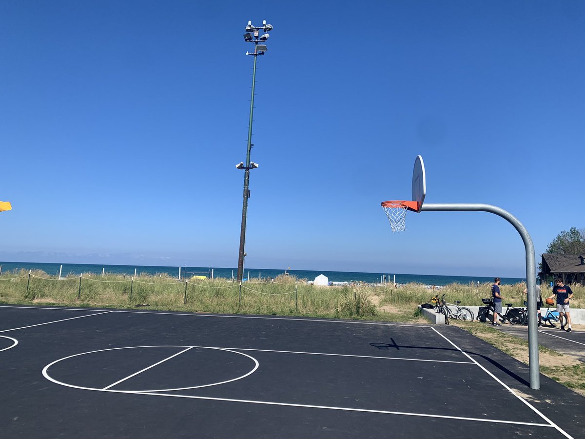 cvd23_'s tweet photo. @WorldWideWob Foster Beach Chicago https://t.co/kOho5pLiat