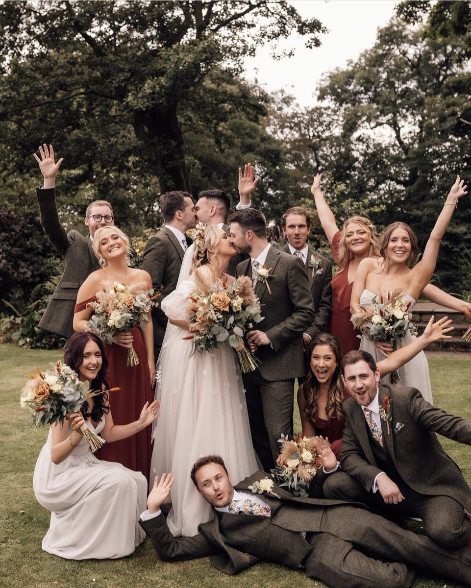 HighPeakFlowers's tweet photo. Fantastic photos from Laura & Ben’s amazing wedding last weekend The Ashes Barns Wedding Venue & Country House Accommodation
Photographer- Alexandria French Photography
#florist #weddingflowers #weddingflorist #bohowedding #pampasgrass #toffeerose #theashesbarns #wedding https://t.co/4B5vHYyKU0