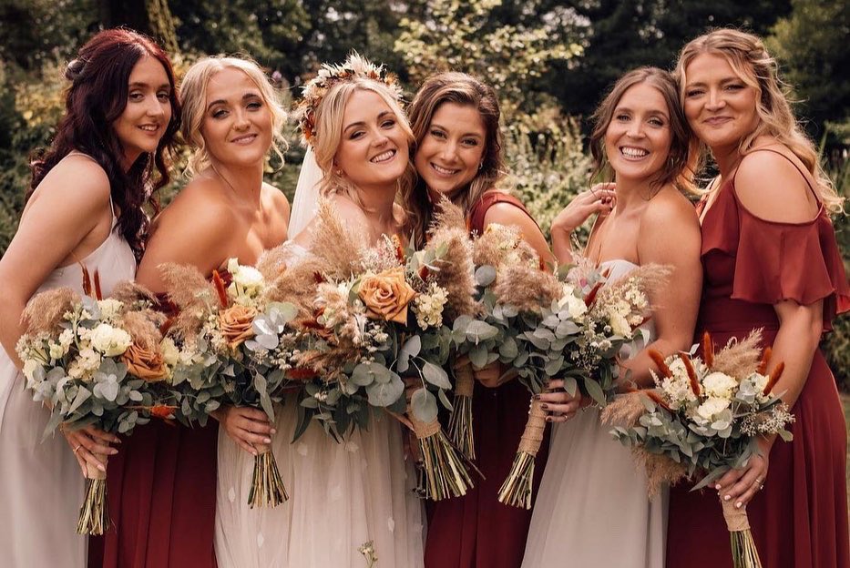HighPeakFlowers's tweet photo. Fantastic photos from Laura & Ben’s amazing wedding last weekend The Ashes Barns Wedding Venue & Country House Accommodation
Photographer- Alexandria French Photography
#florist #weddingflowers #weddingflorist #bohowedding #pampasgrass #toffeerose #theashesbarns #wedding https://t.co/4B5vHYyKU0