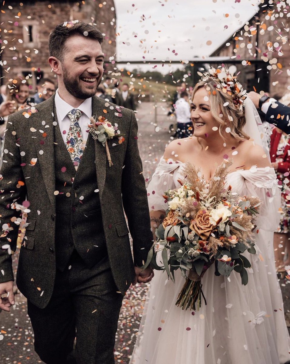 HighPeakFlowers's tweet photo. Fantastic photos from Laura & Ben’s amazing wedding last weekend The Ashes Barns Wedding Venue & Country House Accommodation
Photographer- Alexandria French Photography
#florist #weddingflowers #weddingflorist #bohowedding #pampasgrass #toffeerose #theashesbarns #wedding https://t.co/4B5vHYyKU0