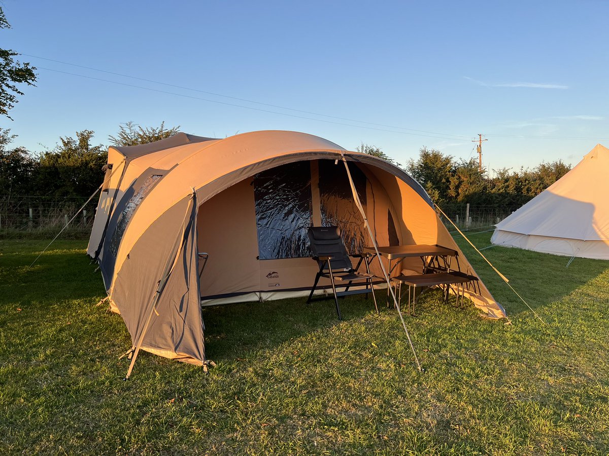 MrsGingerLawyer's tweet photo. #SayHelloToLottie
So named as bought using my #LTOTY prize money. Survived #WaspGate & my home made repairs courtesy of watching YouTube vids.
Havenโt had chance to unpack inside as we dumped & ran for our 1st night #HolidayTradition fish+chip tea at pub with sawdust floor ๐ https://t.co/LSneDamdpV