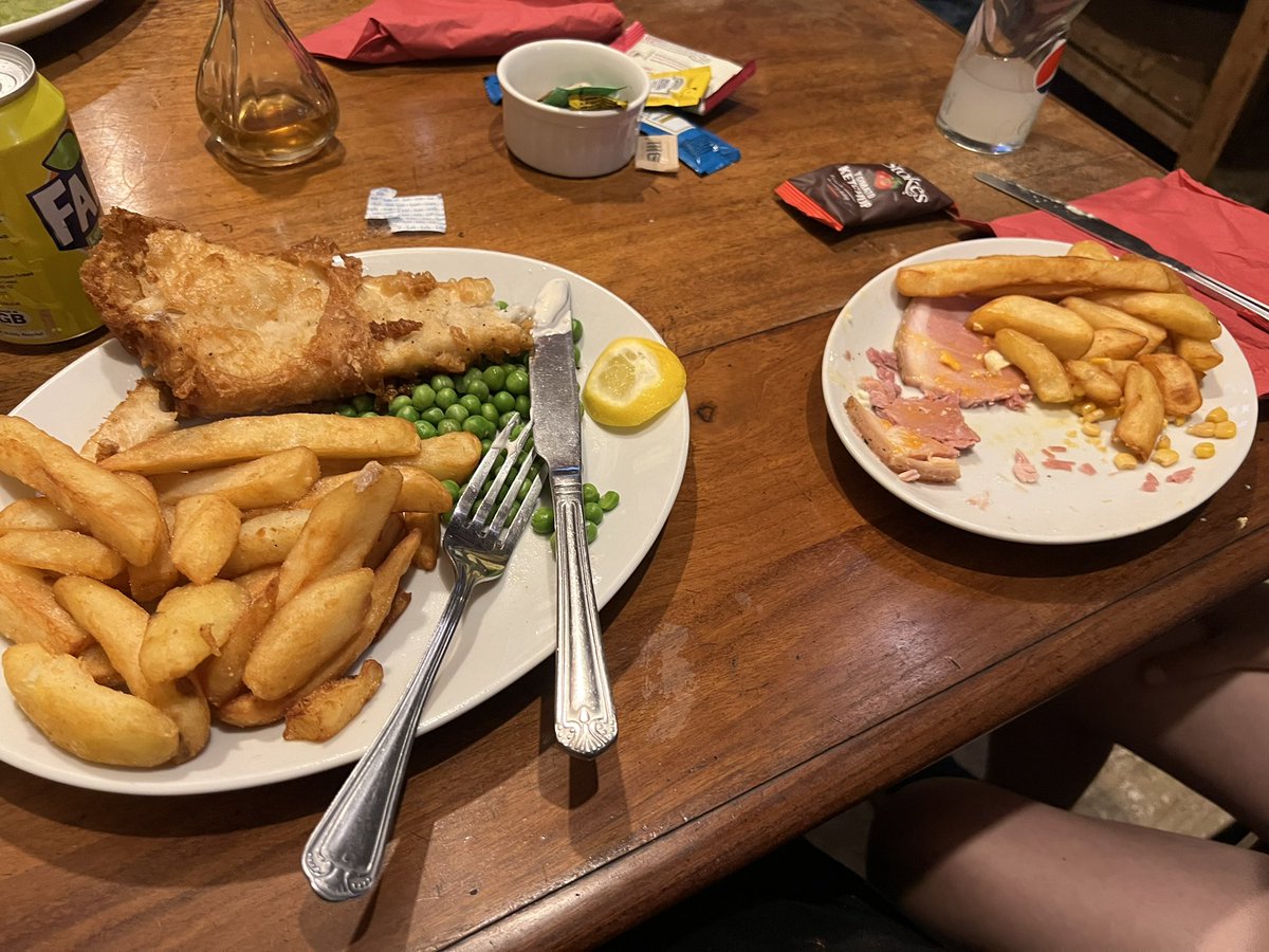MrsGingerLawyer's tweet photo. #SayHelloToLottie
So named as bought using my #LTOTY prize money. Survived #WaspGate & my home made repairs courtesy of watching YouTube vids.
Havenโt had chance to unpack inside as we dumped & ran for our 1st night #HolidayTradition fish+chip tea at pub with sawdust floor ๐ https://t.co/LSneDamdpV