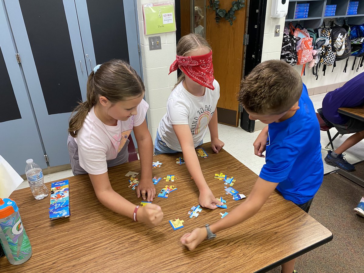 4TatWE's tweet photo. First week of 4th grade fun! #4TatWE #4thgraderocks https://t.co/9YHtFezq5a