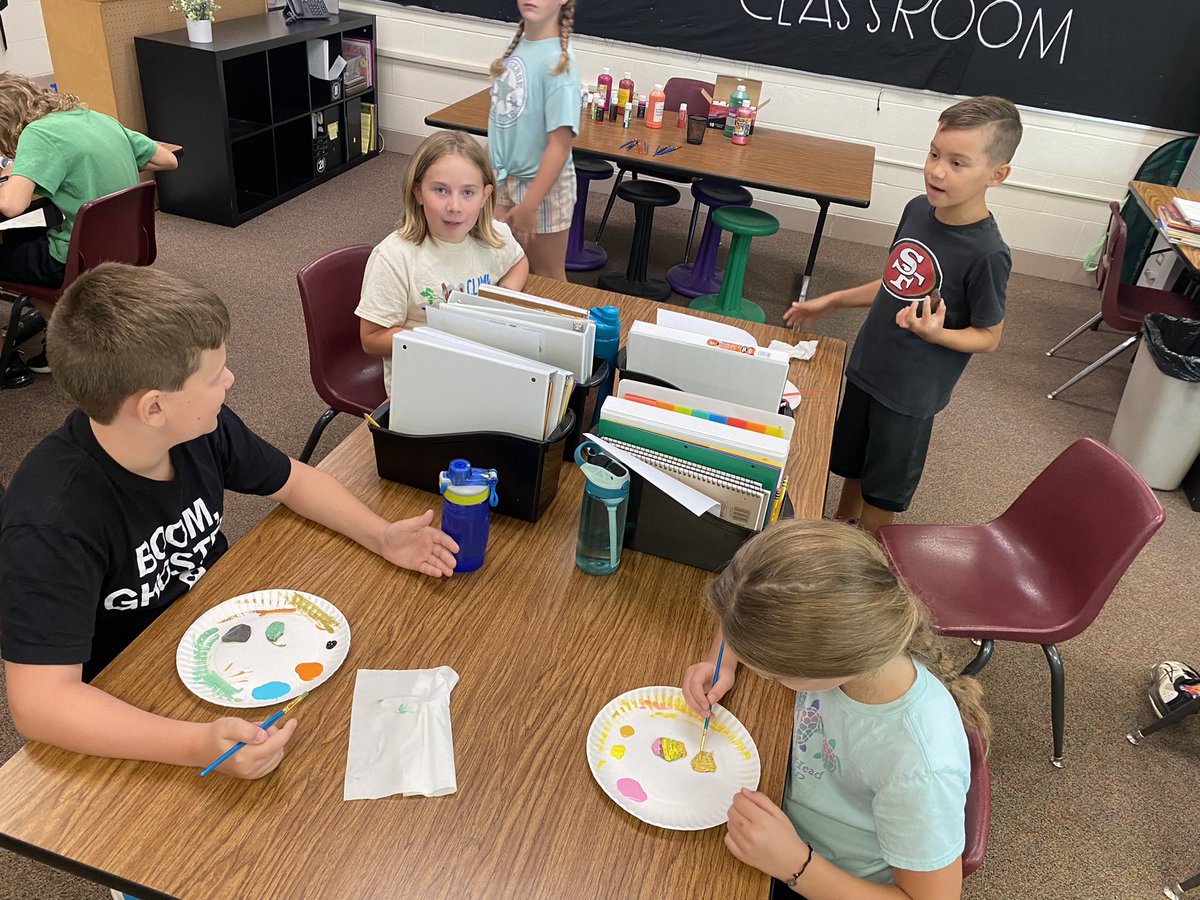 4TatWE's tweet photo. First week of 4th grade fun! #4TatWE #4thgraderocks https://t.co/9YHtFezq5a