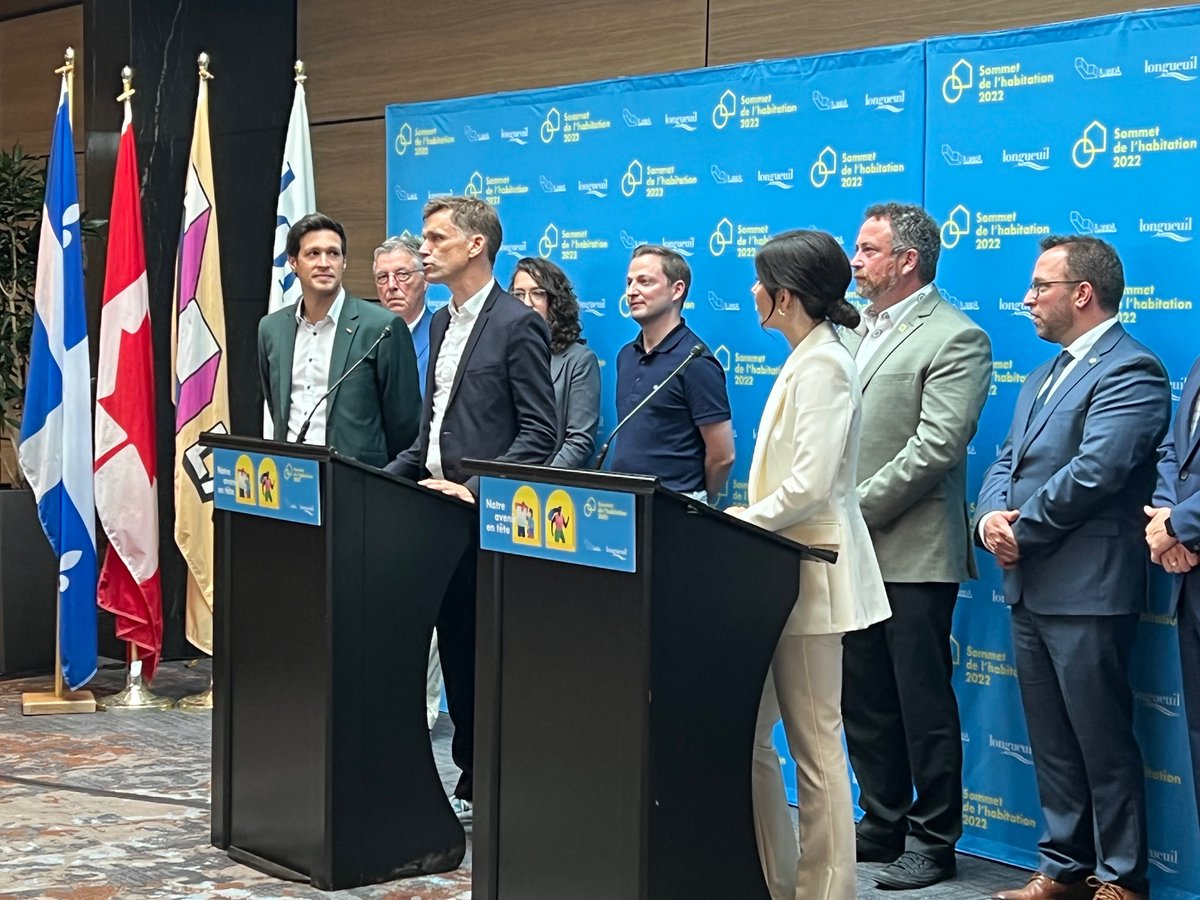 Tchechi's tweet photo. Le sommet de l’habitation se termine sur une note positive avec une déclaration conjointe de tous les maires des 10 plus grandes villes du #Quebec qui choisissent de travailler ensemble pour pallier à la crise du logement!!

10 villes, 10 engagements clairs!

#polmun #Laval https://t.co/9EQz1bRLdJ