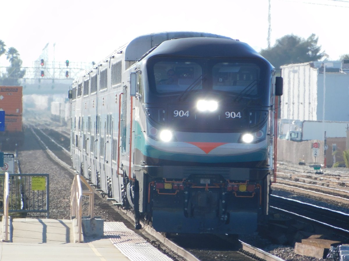 Metrolink's tweet photo. Choo-choo!
๐ธ: Angel Z
#takethetrain
#SoCalExplorer https://t.co/XbLaImcnls
