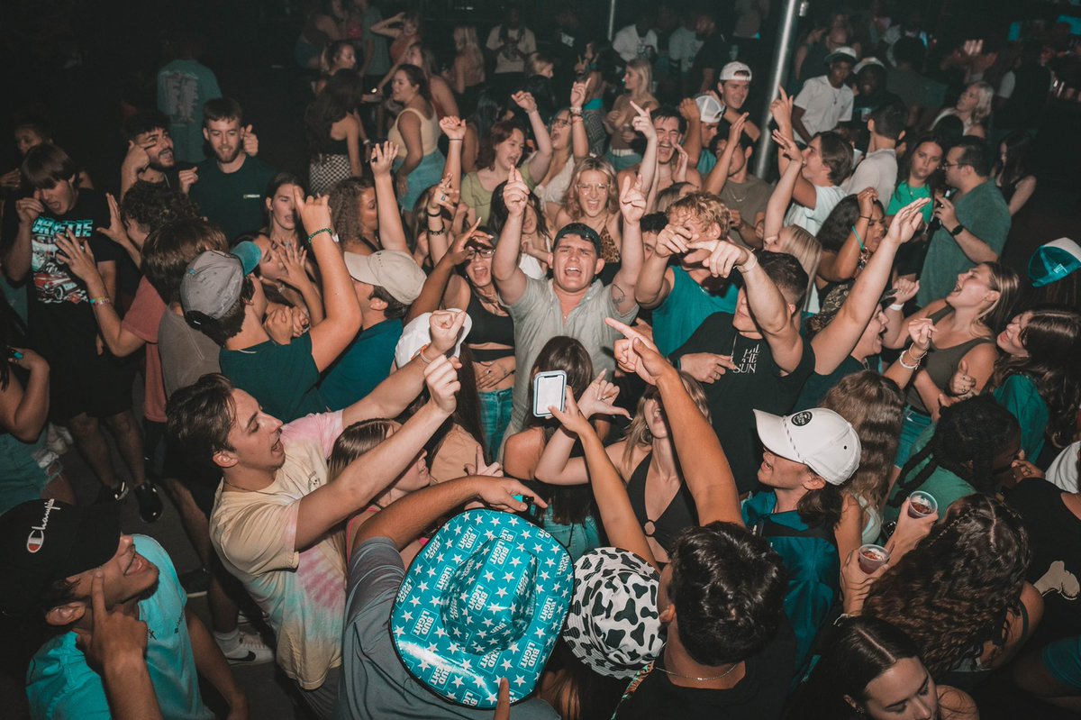 allthingsrnbTX's tweet photo. Back in bizzness @etxlumberyard 
8-12am. $5 before 9pm, limited VIP Sections($200) and stage passes($20)

📸 @colbieb30 
🎵 @aDjNamedGoree @DJRnB_ 
🎥 @Superkk_monster https://t.co/hjD2Gt8BOi