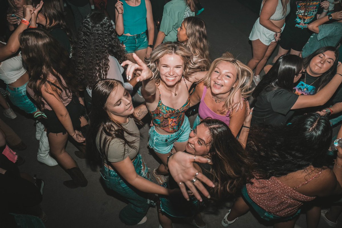 allthingsrnbTX's tweet photo. Back in bizzness @etxlumberyard 
8-12am. $5 before 9pm, limited VIP Sections($200) and stage passes($20)

📸 @colbieb30 
🎵 @aDjNamedGoree @DJRnB_ 
🎥 @Superkk_monster https://t.co/hjD2Gt8BOi