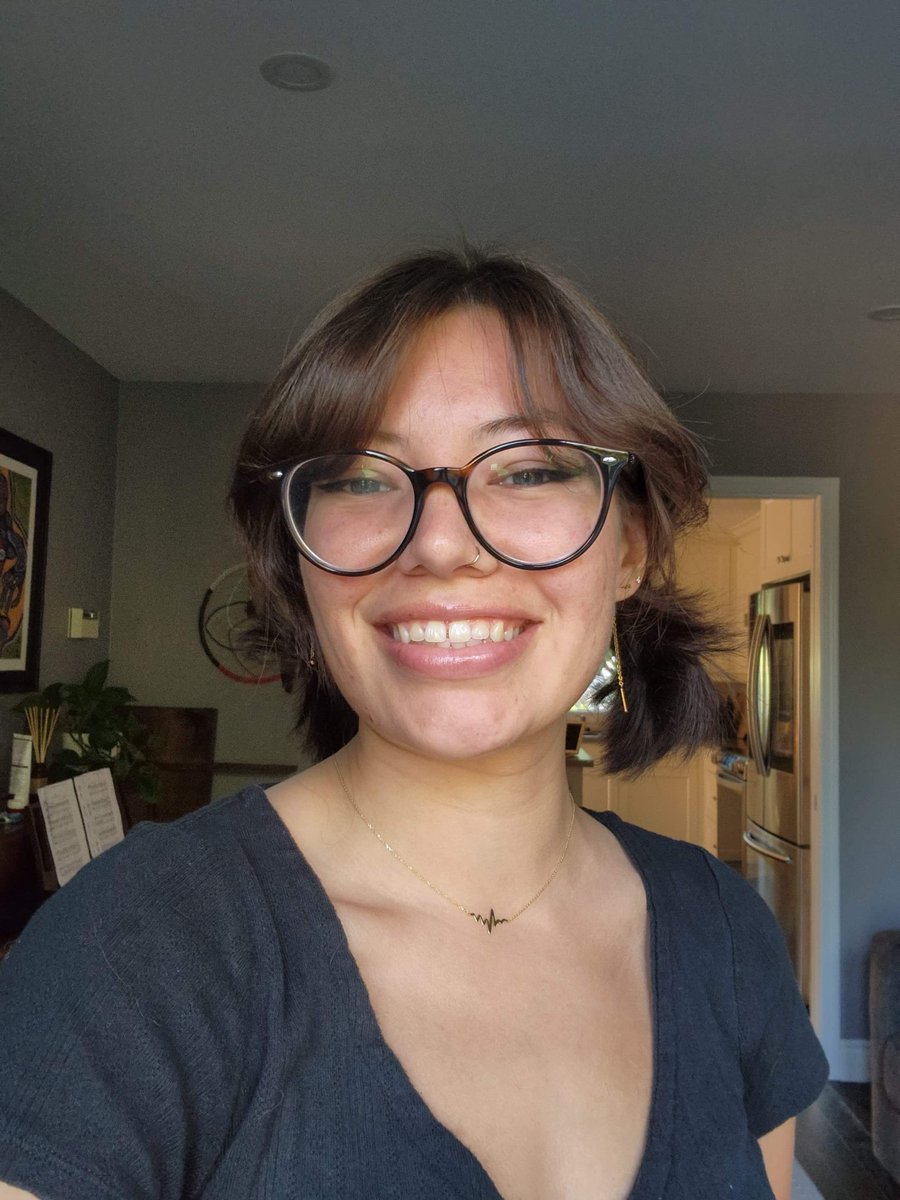 MACIndigenousSS's tweet photo. Aanii, i'm Lillian Souliere-Lamb (she/her), Anishinaabe from Wiikwemkoong First Nations! Im a fourth year social work student, minoring in Indigenous studies 💜 I'm so excited to meet you all during Welcome week!! Don't forget to stop by our fireside social https://t.co/ytnBztHHPr