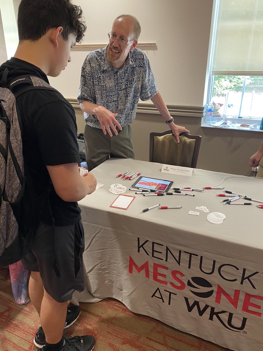 Our new director, Dr. Jerry Brotzge, talking with students at the @GattonAcademy @WKUHonors @wku Research Fair event this afternoon about @kymesonet and @KYClimate . @wku_eeas @WKU_ARTP @wkuogden #wku #kywx