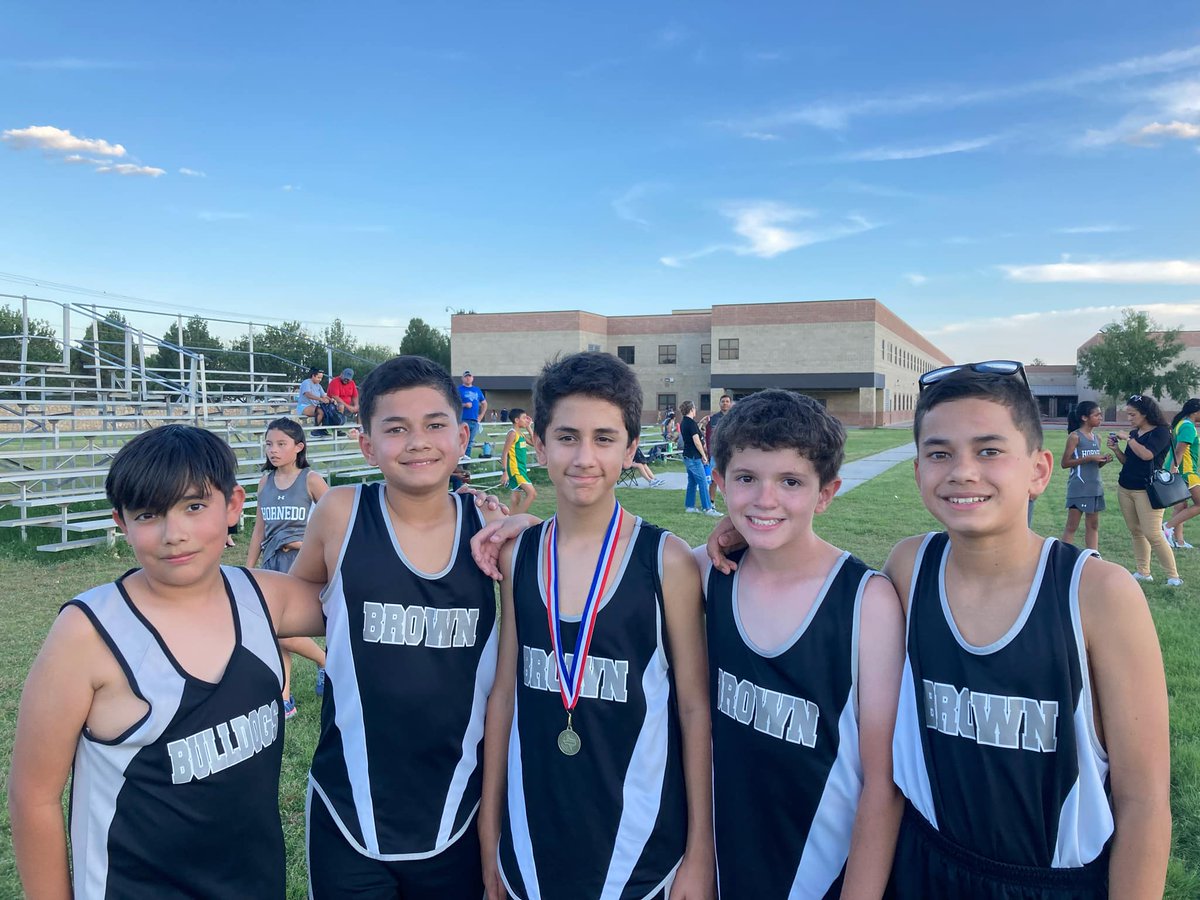 ELPASO_ISD's tweet photo. It was a busy evening for our @bulldogsbms1 Bulldogs!
π₯ 7th-grade cross country team, First Place by Isaac de la Pena
π 7th-grade girls volleyball B team defeated Haskins
π 8th grade B team played a great game against Hornedo
#GoEPISD #ItStartsWithUs #EPISDProud https://t.co/OeXPyxg0NP
