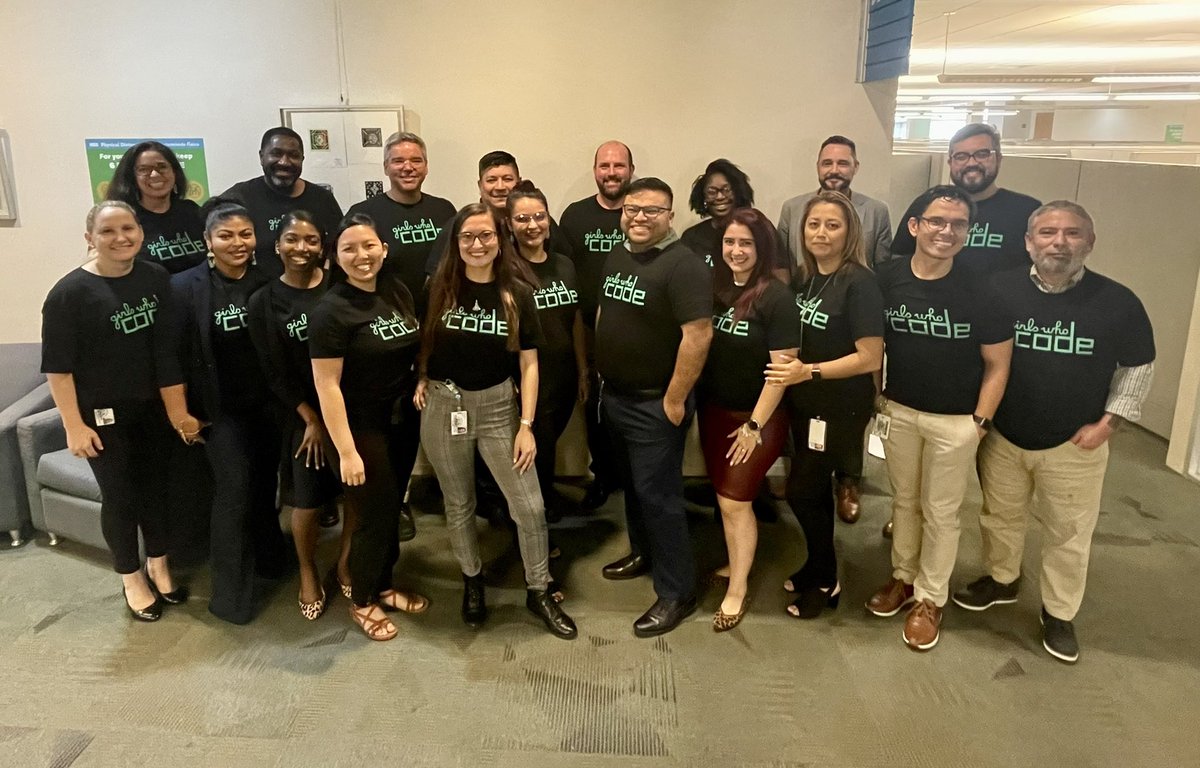 STEMIT_Brittany's tweet photo. Happy #NationalWomensEqualityDay! 👩🏻‍💻👩🏾‍🚀⚛️Loved seeing the @HISD_Inst_tech team representing our @GirlsWhoCode shirts, thanks to our amazing partners! Save the date: 10/6/22 for our #girlswhocode informational session- more details to come! #showyourcode #gwc #girlscode @HoustonISD https://t.co/7yAny3bYzN