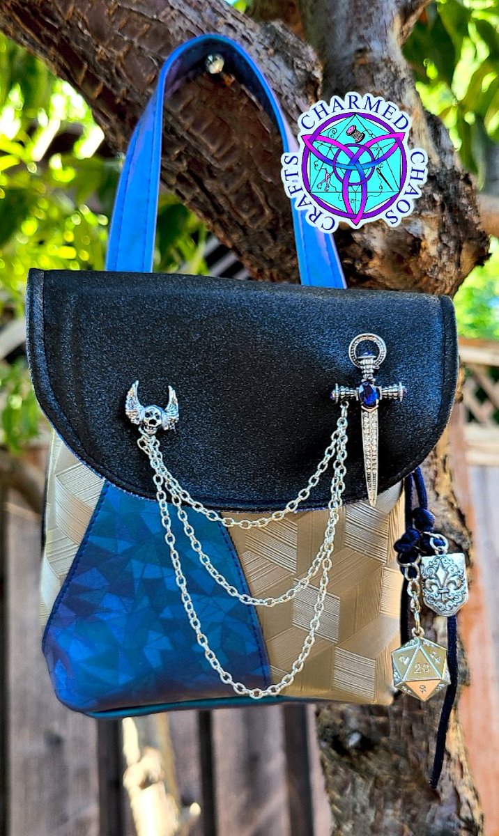 crafts_chaos's tweet photo. #CriticalRoleCalamity #Zerxus themed mini #Dicebag inspired by the amazing character Created by @Luiscarazo and holds 115 #dice, #CriticalRole #criticalrolefanart #dungeonsanddragons #dnd https://t.co/nODrhRxvJS https://t.co/Fv01j30wGN