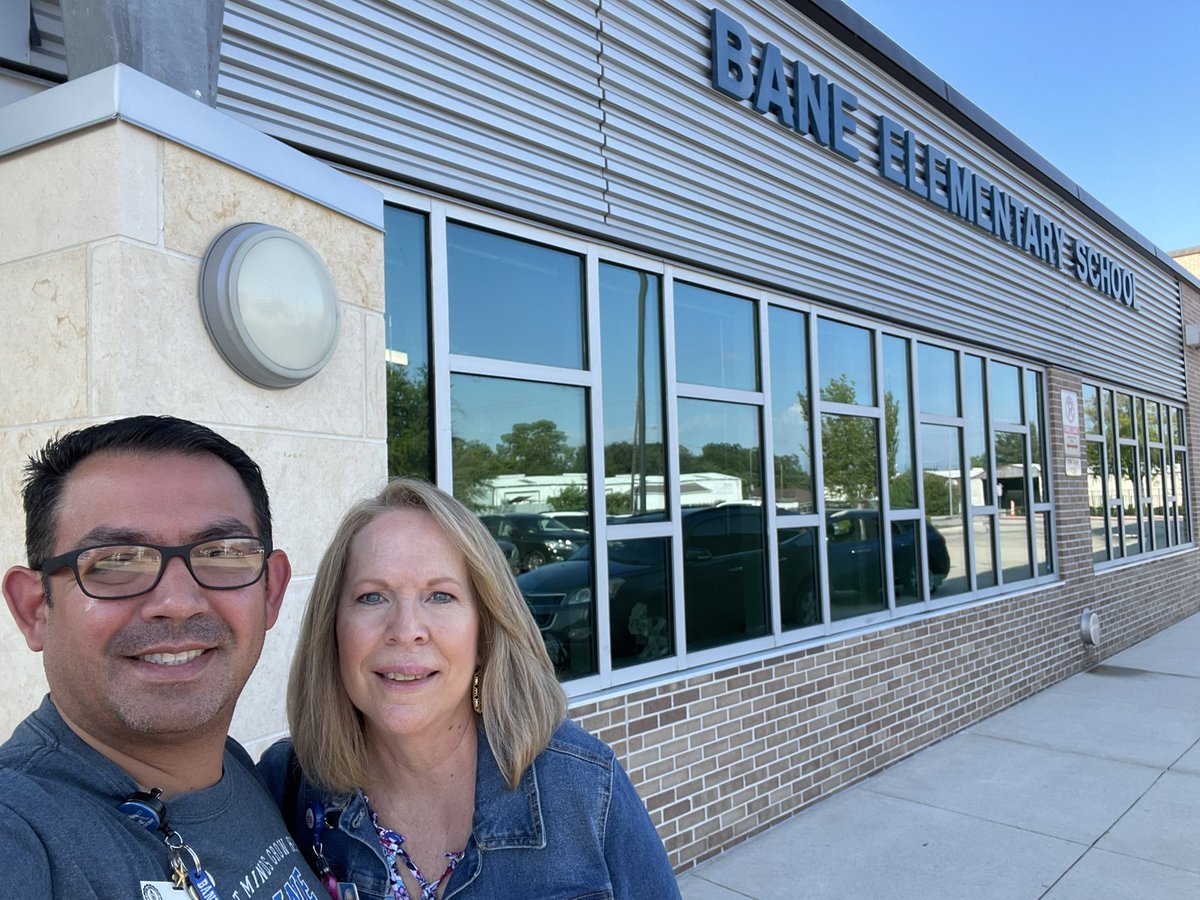 cdiazcfisd's tweet photo. It’s always a GREAT day when our @CyFairISD leaders stop by @BaneElementary to ask how can they support our school. Thank you Barbara for your continued support 💙 and the treat 😋 #CFISDspirit #BanePRIDE #BringingOutTheBest #OpenForLearning https://t.co/NaYLMRuUe7