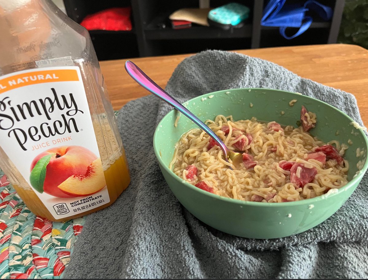 ItsFrozzby's tweet photo. Que ganas de hacer aberraciones culinarias en stream #gourmet https://t.co/Vy2cewy6AE