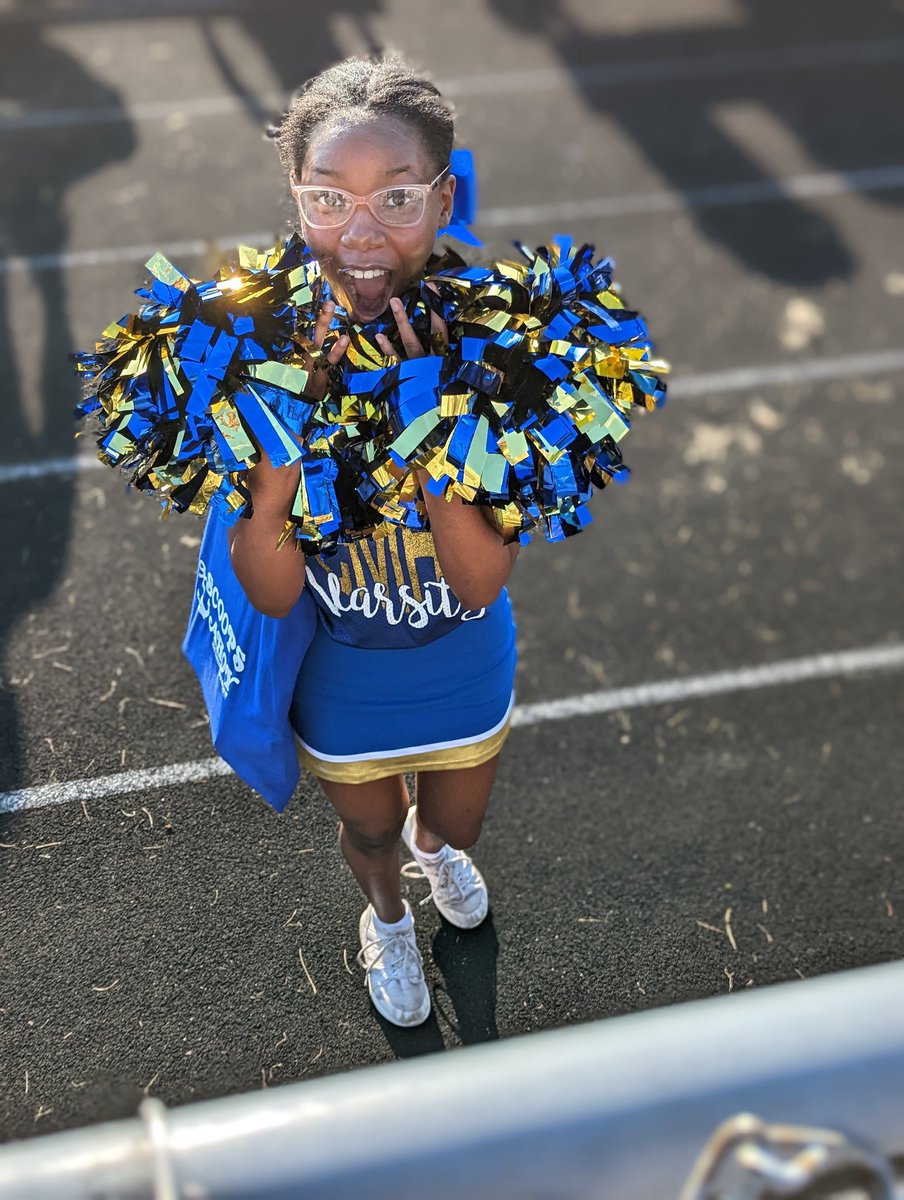 kingtay_1_'s tweet photo. Our daughters first highschool cheerleading game 🥰🥰🥰 @coffeewitboobs #cmhs #shepretty #GoWarriors  #girldad https://t.co/jTTReTMdiB