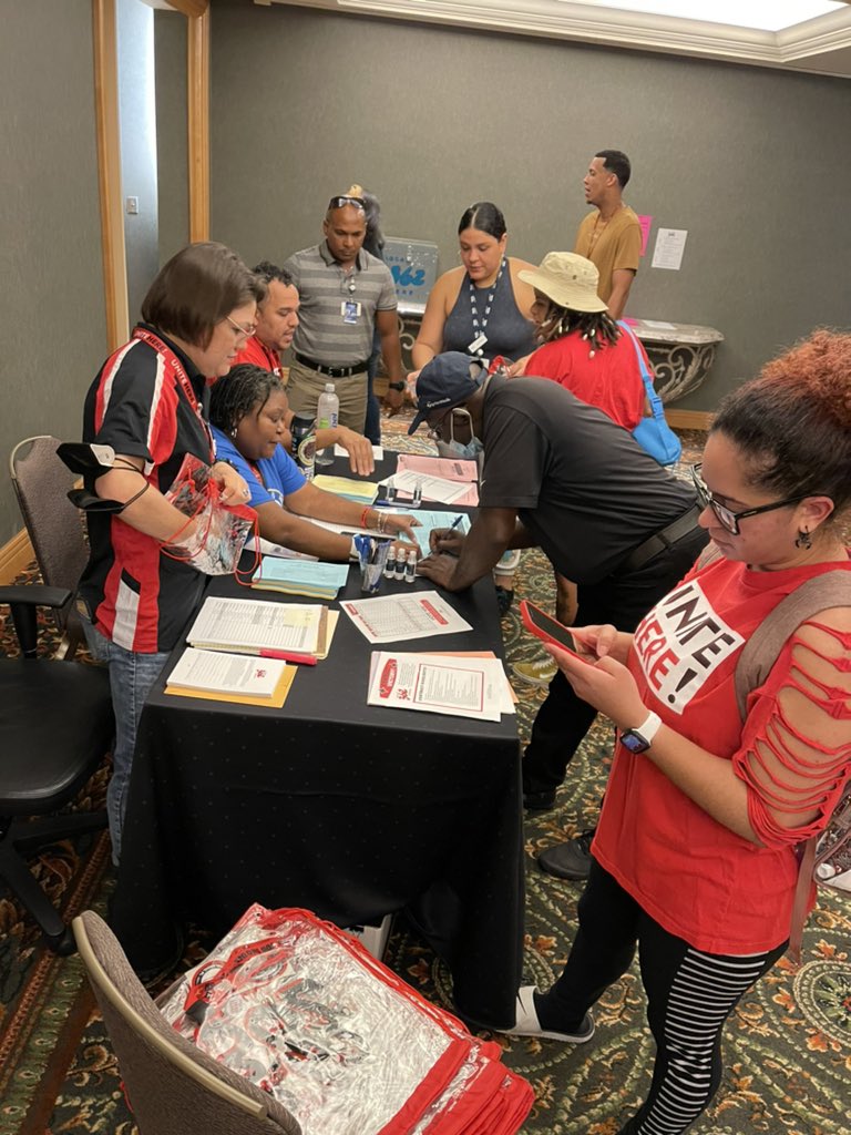 UNITEHERE362's tweet photo. CONTRACT VICTORY!!!🎉

After years of organizing, Food Service workers at @MCO have ratified a first Contract covering HMS Host operations.

Congratulations the members, leaders, and organizers who contributed to this victory! Orlando International Airport is a UNION AIRPORT!✊ https://t.co/2cAOTmD9rA
