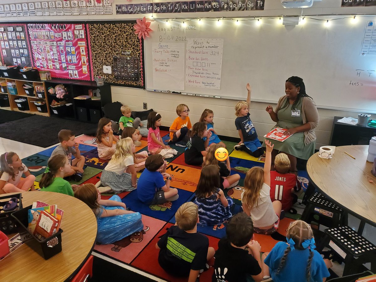 MPEBorders's tweet photo. We sooo enjoyed our guest readers today!! Thank you @MPE_Principal22 and @RoswellHighSch @RoswellHornets for reading to our class! The students enjoyed. It so much! @MPE_Mustangs https://t.co/RvaYERxD2Z