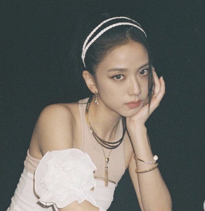 kpopfllm's tweet photo. JISOO https://t.co/CPjzG0h9nK