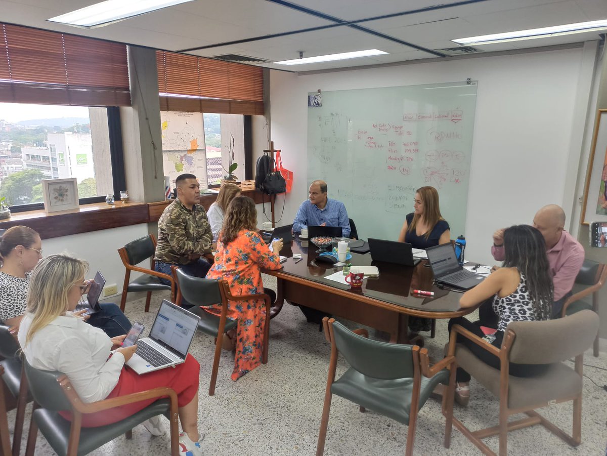 OCssalud's tweet photo. A esta hora SENA, SSSA, Secretarías y hospitales Red Nova, presentan al Viceministro de Protección Social, Dr. Luis Alberto Martínez, Piloto del Modelo de Atención en Salud Integral, Preventivo y Predictivo en los Territorios, en el marco de los 100 primeros días de gobierno. https://t.co/Q62qARGB07