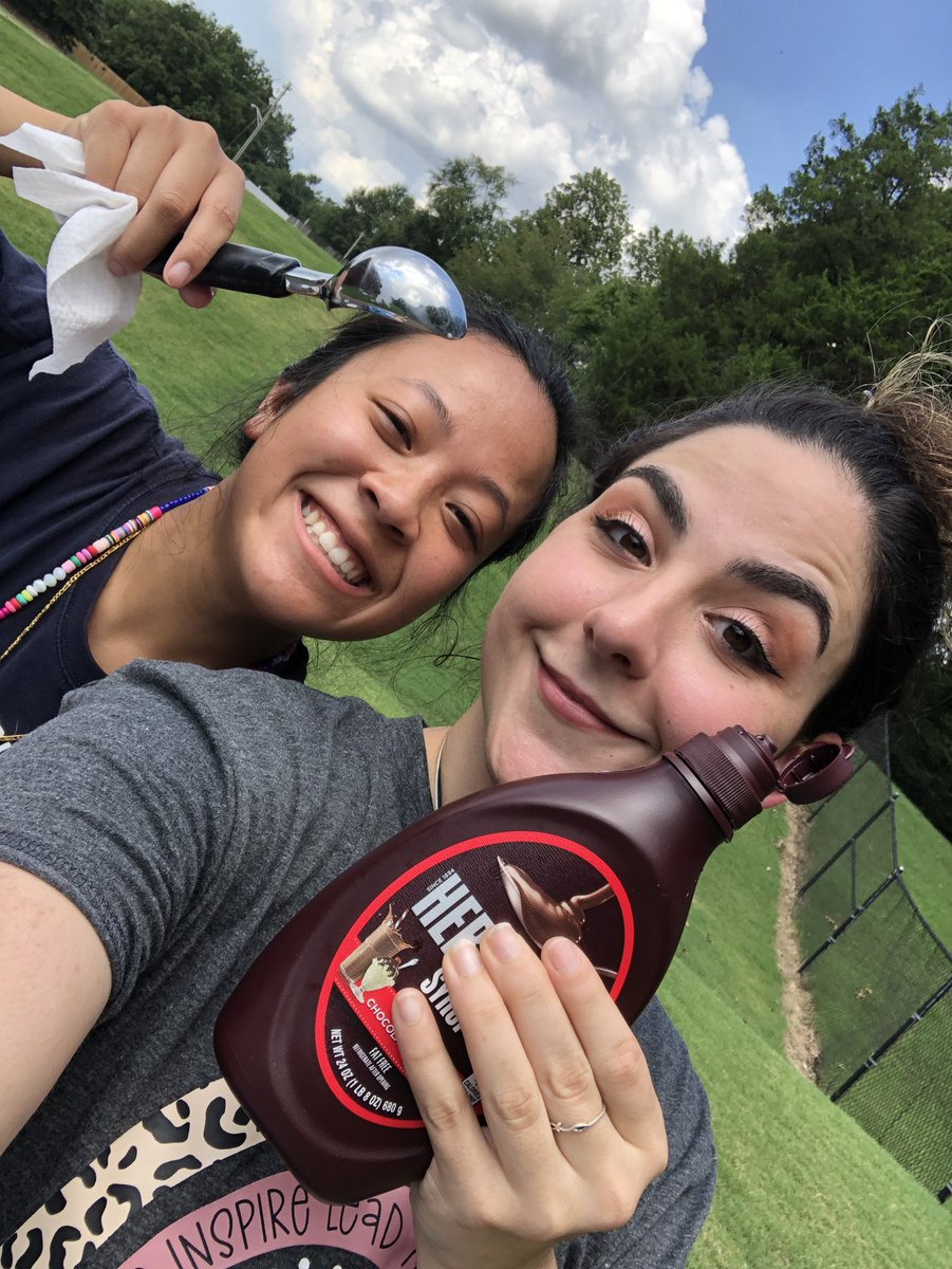 Miss Sara’s Sharks tweet media