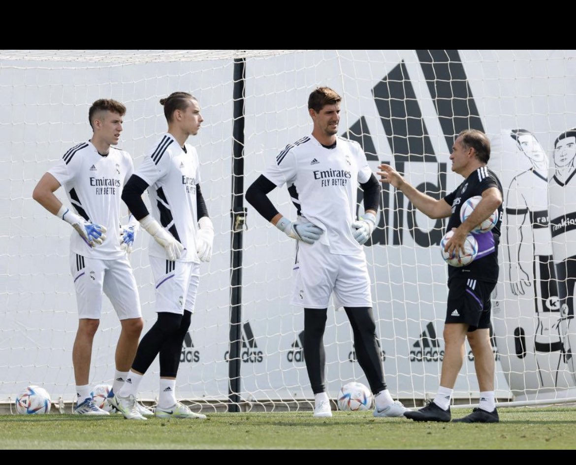 ✅من اسباب تميز مدرب الحراس شرح الوحدالتدريبيه وهدف التمرين قبل بدء التدريب🇸🇦✅⚽️