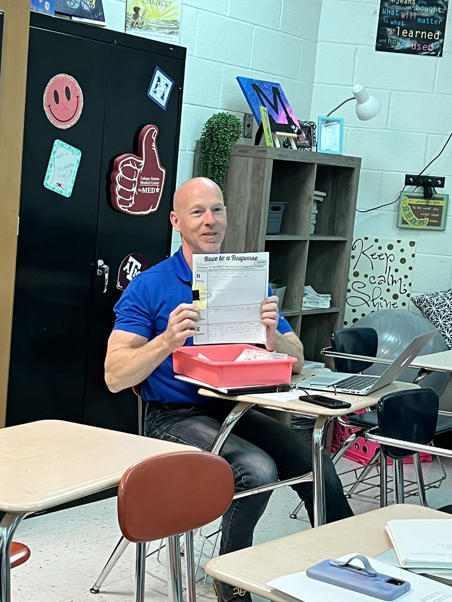 c_sabedra's tweet photo. Friday Showcase was amazing today!  Collaboration is key!!   6th-8th grade RLA teachers shown here @stallions045  @McAllenISD sharing ideas and instructional strategies. #stallionstrong #greatnessstartshere https://t.co/0WSnkXjSaY