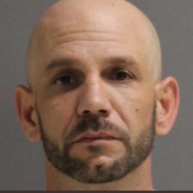 realclairemetz's tweet photo. Previously convicted sex offender, accused in 2020 of kidnapping a woman from an #ormondbeach restaurant after plying her w drinks, then putting her in his truck &amp; raping her, found not guilty after week long trial. This afternoon jury acquitted Jason Minton on all counts. https://t.co/OXBJBzfK4v