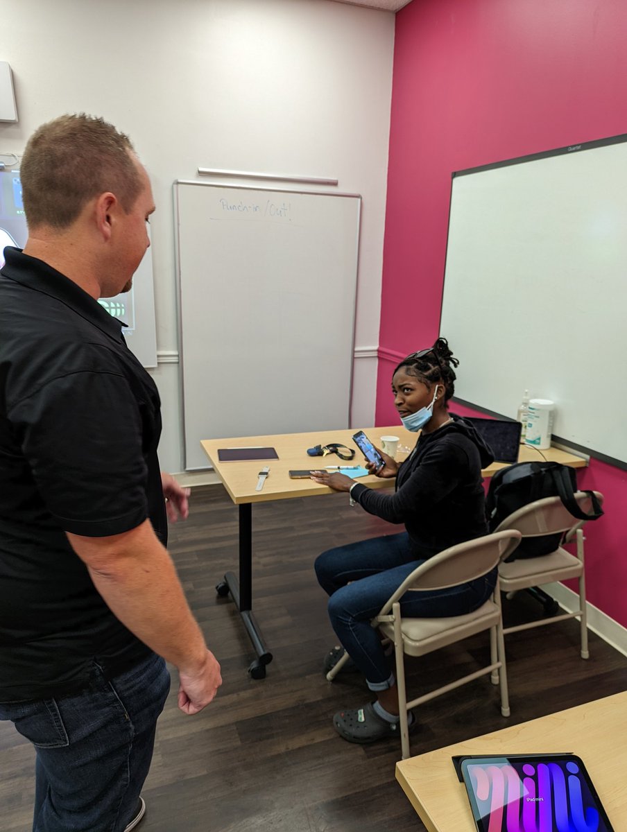 MylesPare's tweet photo. Just finished my first live New Hire Ready! Session! Thank you MK and Jeremy for being such amazing people and cannot wait to see you do great things! #uncarrier #WatchMIhustle https://t.co/HnmEl52mB7
